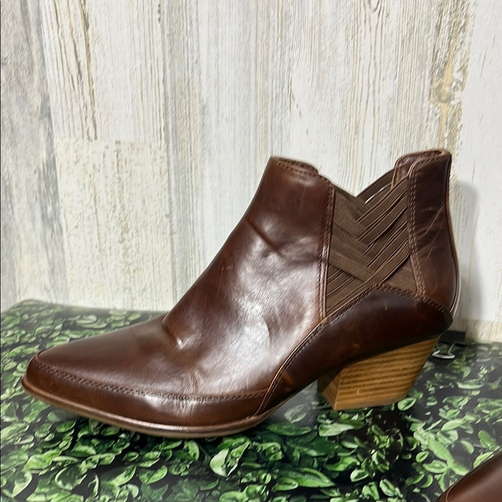 Kelsi Dagger Brown Ankle Boots with Western Flair Size 10 - Picture 4 of 9